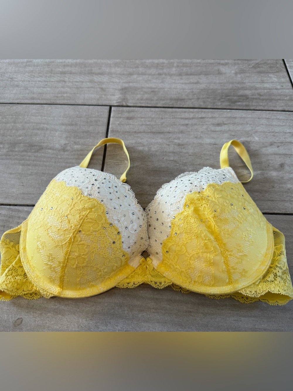 Victoria's Secret Dream Angels Plunge Bra Women's 38C yellow Lace Underwire